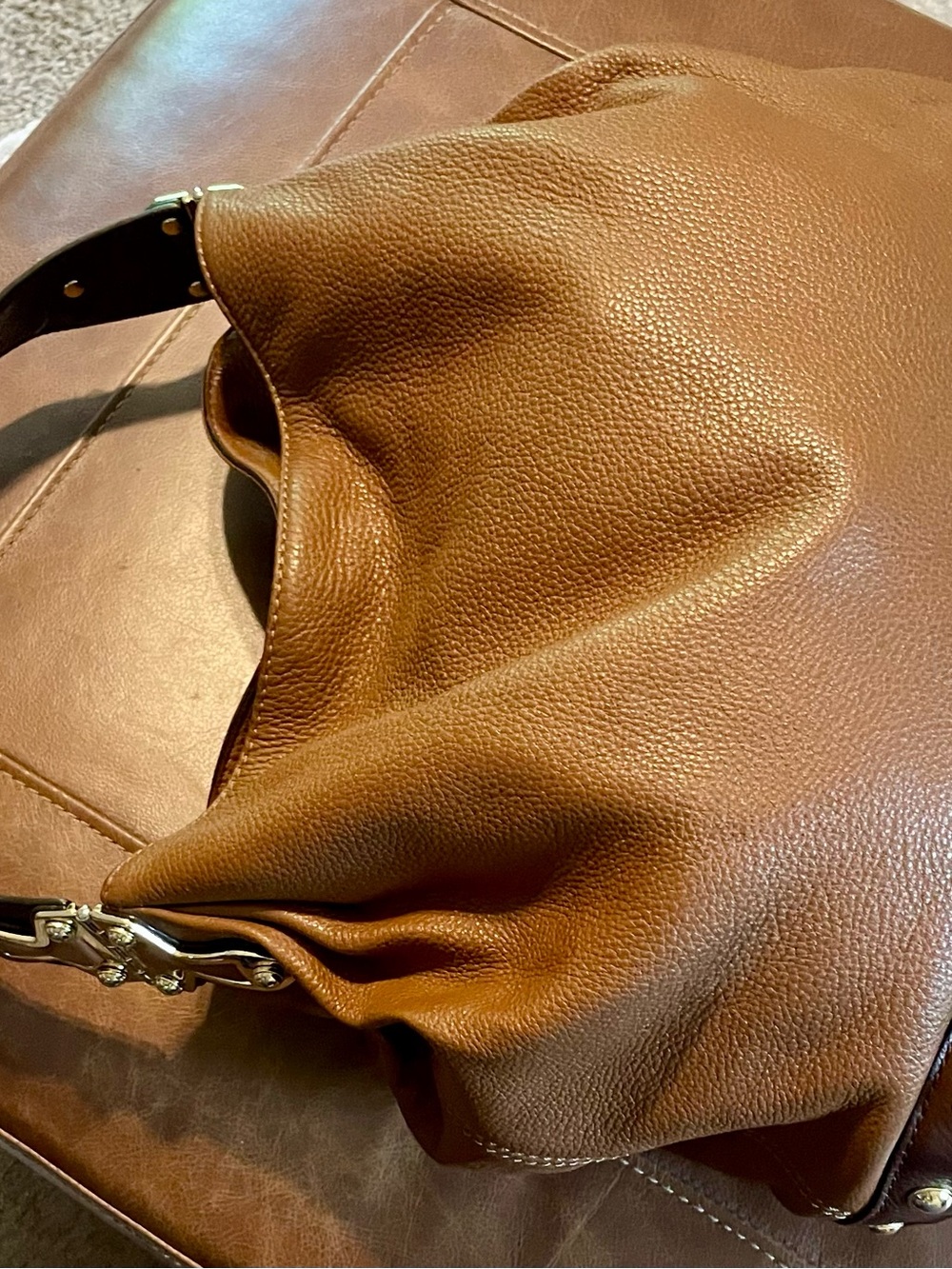 Michael Kors large hobo bag in excellent condition. - Picture 4 of 8